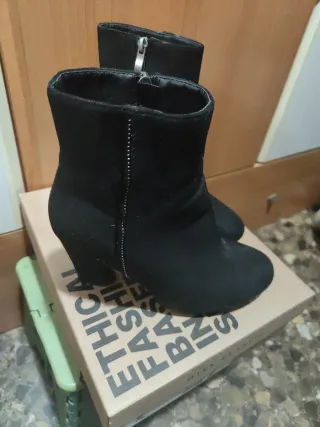 Botines negros tacón