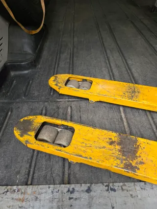 TRASPALETA MANUAL ASTA 2.500KG AYERBE