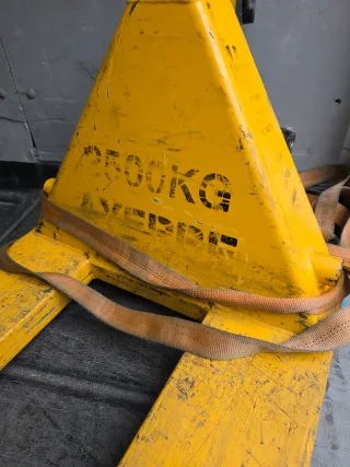 TRASPALETA MANUAL ASTA 2.500KG AYERBE