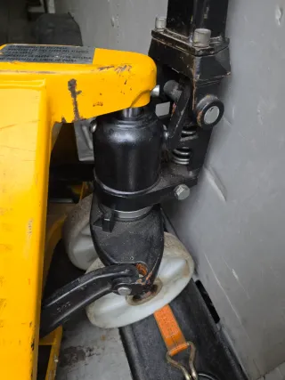 TRASPALETA MANUAL ASTA 2.500KG AYERBE