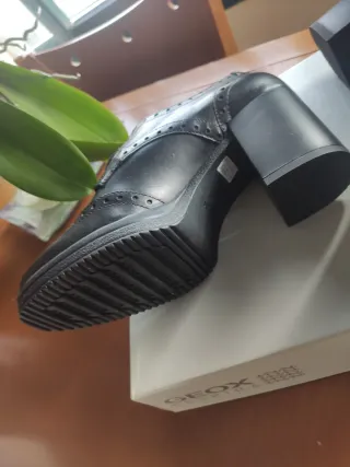 Zapatos de mujer de la marca Geox