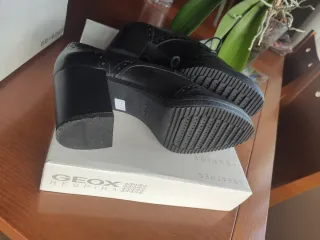 Zapatos de mujer de la marca Geox