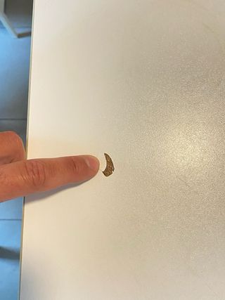 Mesa de bar alta y taburete naranja