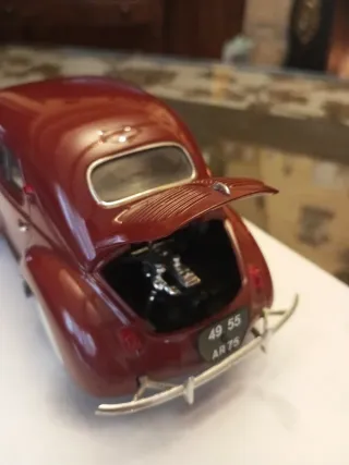 1:17 RENAULT 4CV