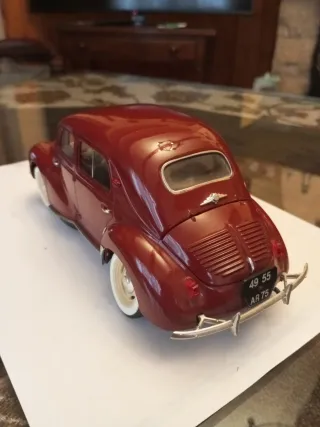 1:17 RENAULT 4CV