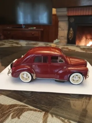 1:17 RENAULT 4CV