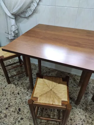 Mesa de cocina madera 80x70cm + 3 taburetes