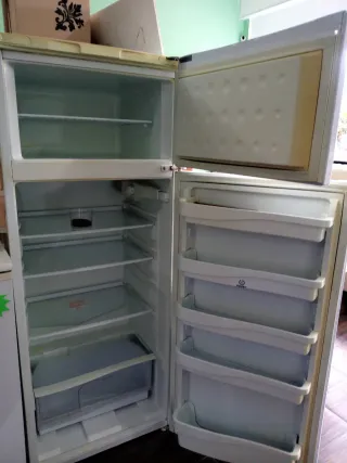 Nevera INDESIT pequeña