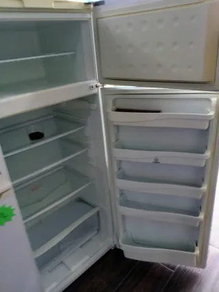 Nevera INDESIT pequeña