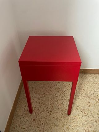 Mesita de noche Ikea roja