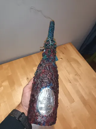 Bottiglia decorativa ricoperta di cera