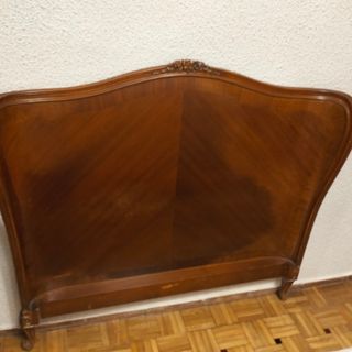 Cabecero antiguo de madera