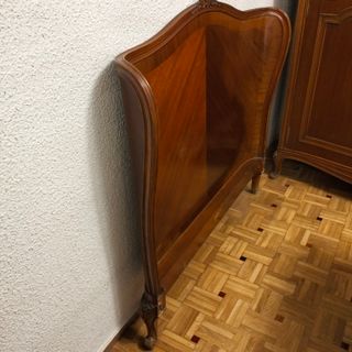 Cabecero antiguo de madera