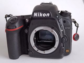 Cámara réflex Nikon D750 ¡COMO NUEVA!