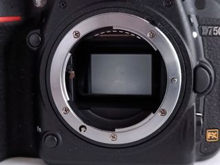 Cámara réflex Nikon D750 ¡COMO NUEVA!