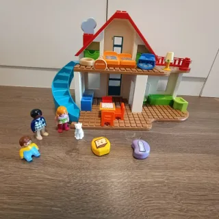 Casa Playmobil 1,2,3 con timbre y cisterna