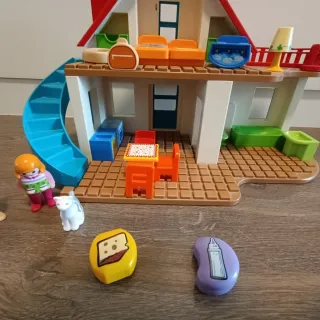 Casa Playmobil 1,2,3 con timbre y cisterna
