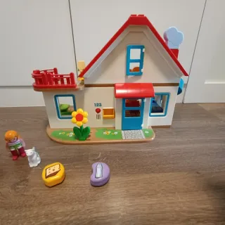 Casa Playmobil 1,2,3 con timbre y cisterna