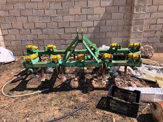 Cultivador Chisel de 11 brazos