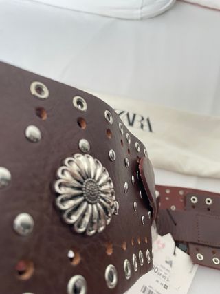 Cinturón Zara Flores Marrón y Plateado