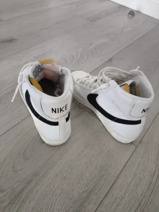 Zapatillas Nike Blancas y Negras