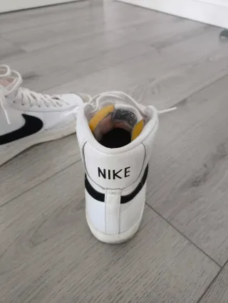 Zapatillas Nike Blancas y Negras