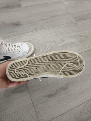 Zapatillas Nike Blancas y Negras