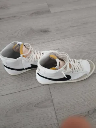 Zapatillas Nike Blancas y Negras