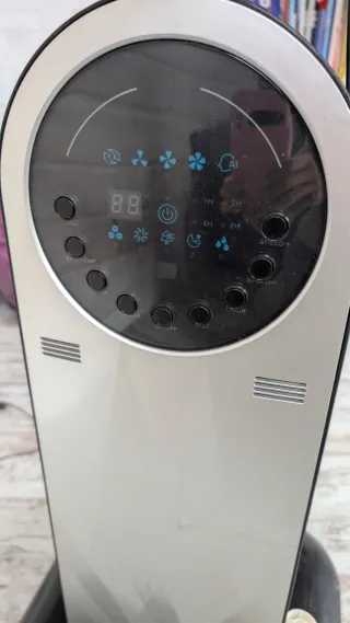 Ventilador de pie negro con humidificador