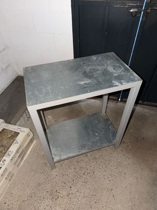 Mesa auxiliar de hierro