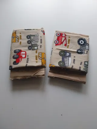 Tela con estampado de vehículos