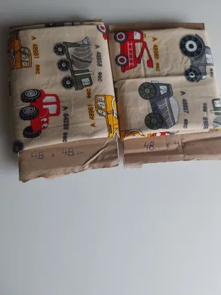 Tela con estampado de vehículos