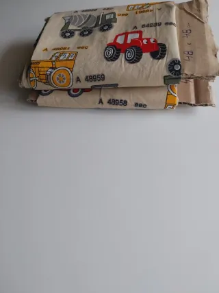 Tela con estampado de vehículos