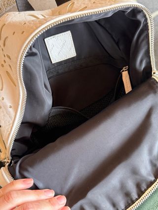 Mochila Desigual blanca con detalles florales