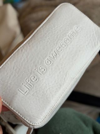 Mochila Desigual blanca con detalles florales