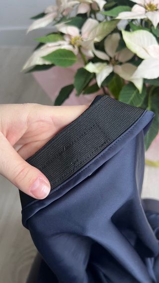 Falda midi de satén azul, ZARA, fluida y elegante