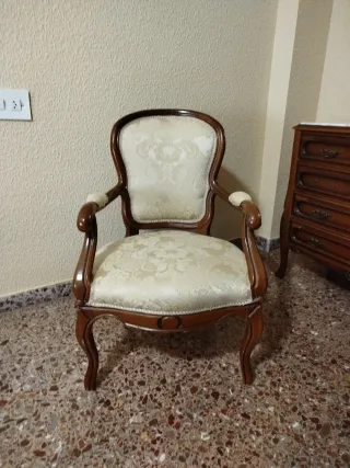 Sillón de dormitorio tapizado