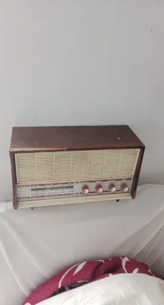 Radio Antigua Madera y Metal