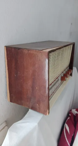 Radio Antigua Madera y Metal