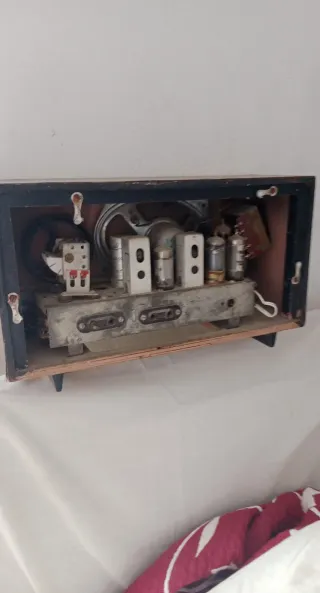 Radio Antigua Madera y Metal