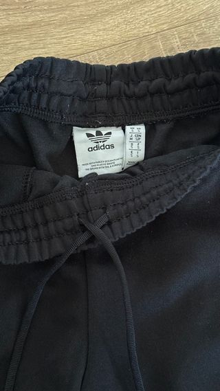 Adidas Joggers Negro con Rayas Blancas