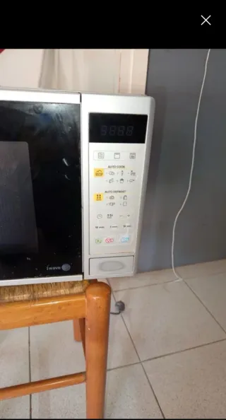 Microondas LG MH6042DW con grill