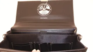 Maletín negro con bandolera y llave