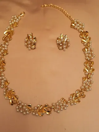 Conjunto Gargantilla y Pendientes Dorados