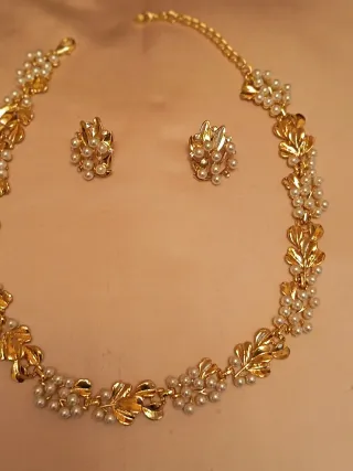 Conjunto Gargantilla y Pendientes Dorados