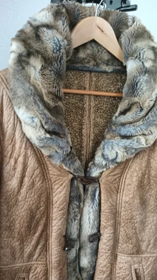 Chaquetón sintético con pelo