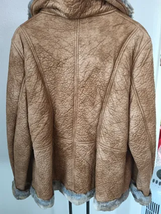 Chaquetón sintético con pelo