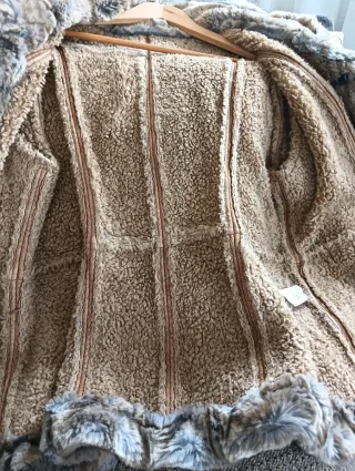 Chaquetón sintético con pelo