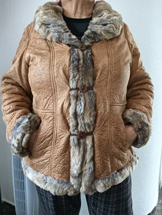 Chaquetón sintético con pelo