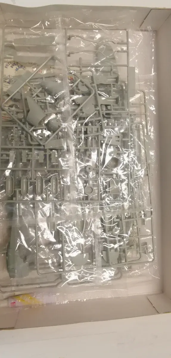 Maqueta Academy P-38J Lightning 1/48